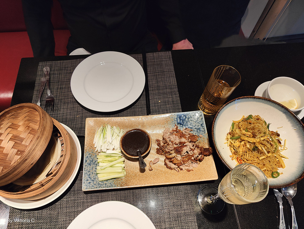 Aromatic Crispy Duck at Gars Chinese Restaurant Photos: © 2023 Viktoria Cowley